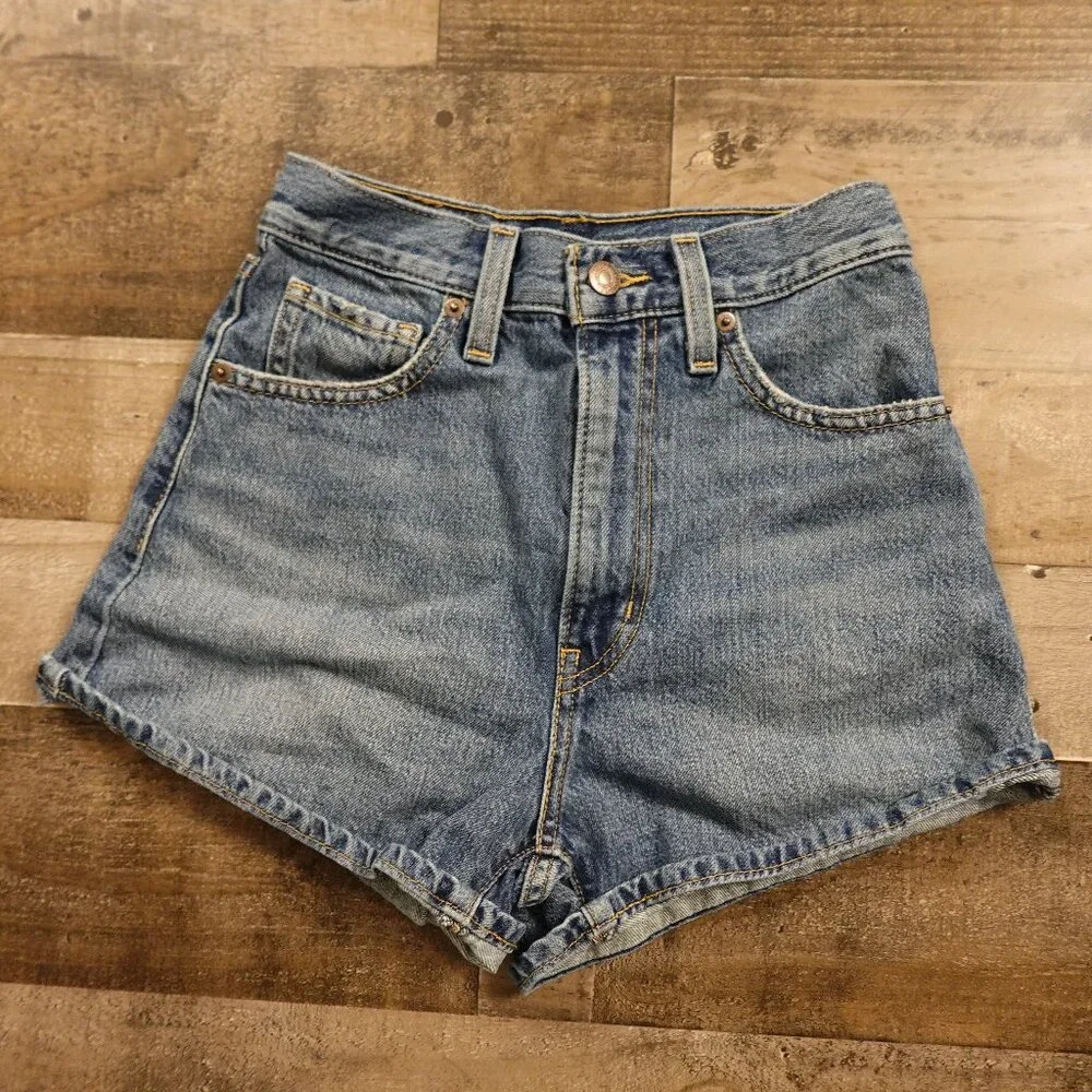 Levi’s‎ High Waisted Mom Shorts Women’s W24 Blue Denim